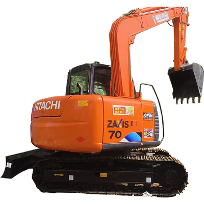 Gebrauchtes Hitachi ZX70 Bagger in gutem Zustand, bereit zum Arbeiten.