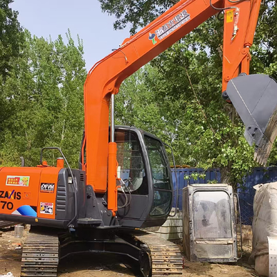 Gebrauchtes Hitachi ZX70 Bagger in gutem Zustand, bereit zum Arbeiten.